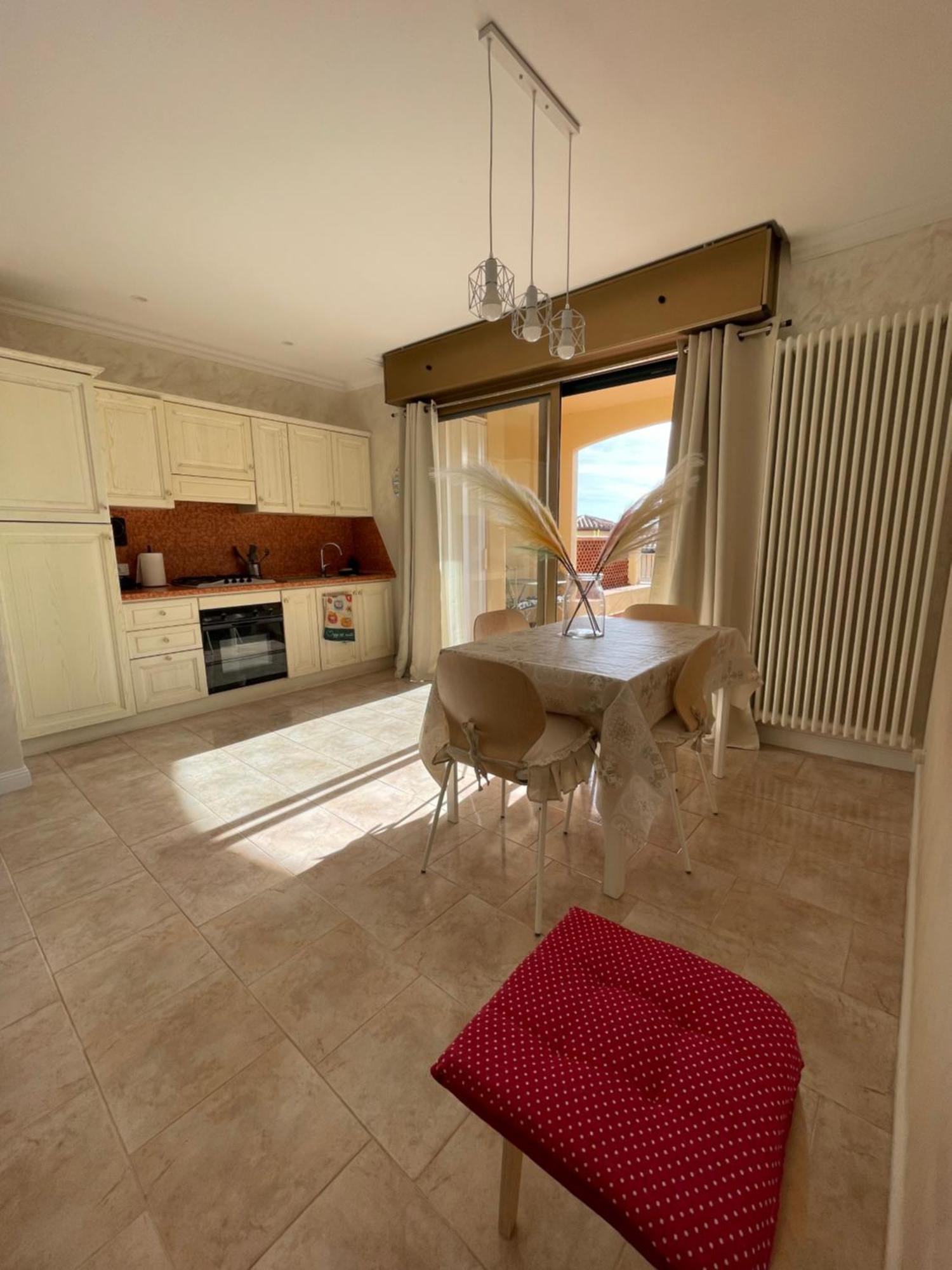 L'orizzonte Apartment *